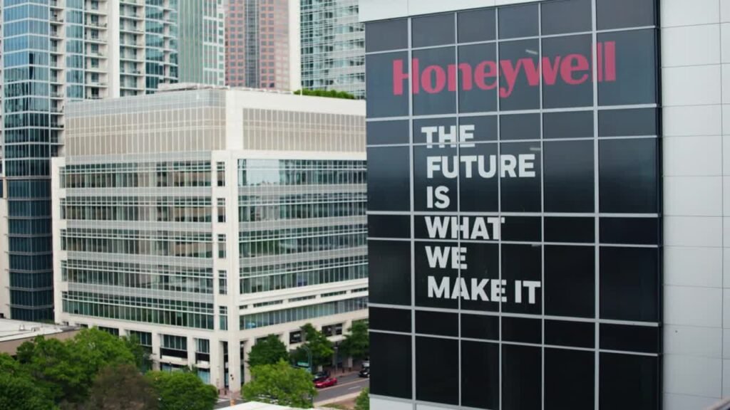 Honeywell Off Campus Drive 2026 ಫ್ರೆಶರ್‌ಗಳಿಗೆ Software Engineer ಉದ್ಯೋಗ ಅವಕಾಶ ಪ್ರಕಟಣೆ ಇರುವ Honeywell ಕಟ್ಟಡದ ಚಿತ್ರ.
